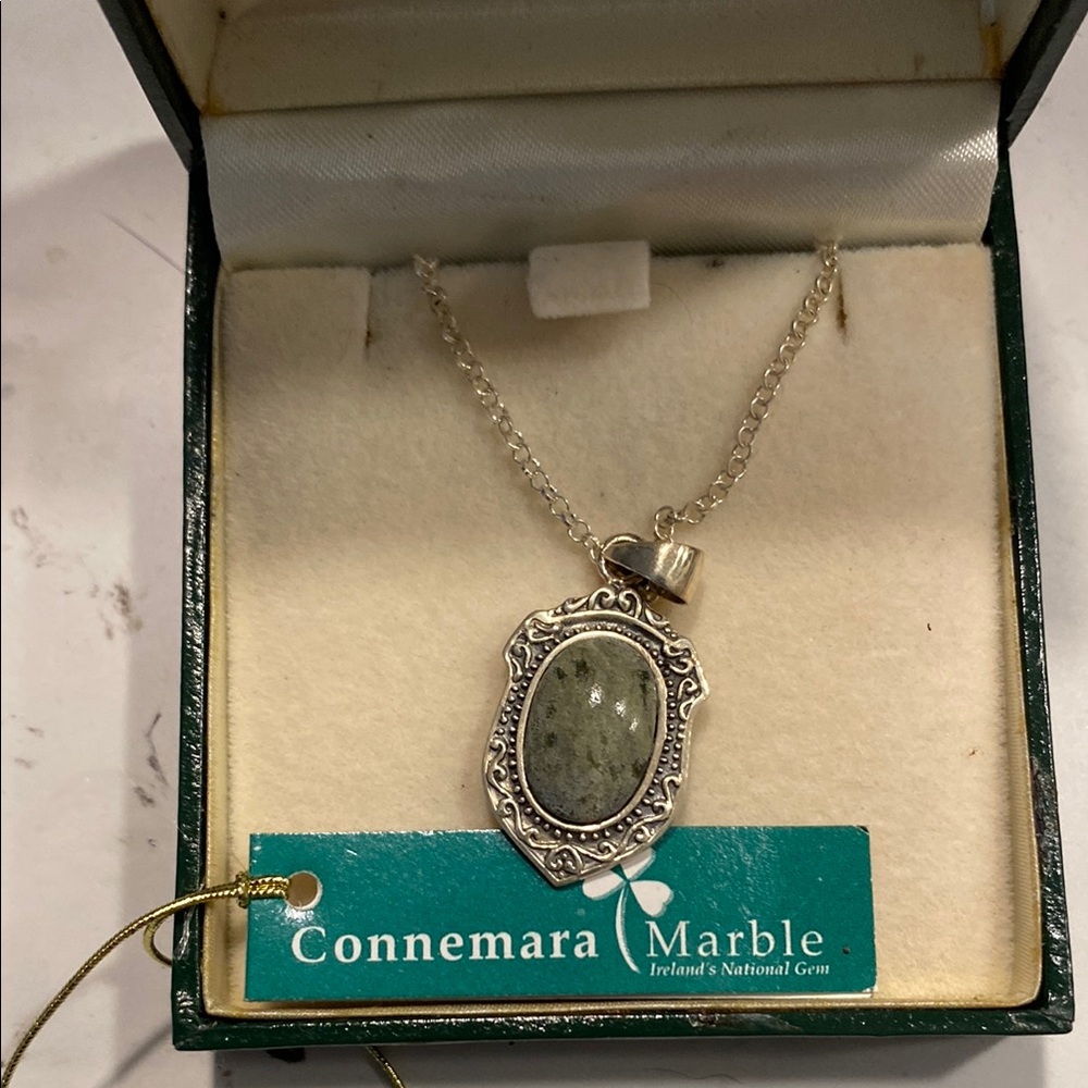Connemara marble Virgin Mary pendant - Picture 3 of 3